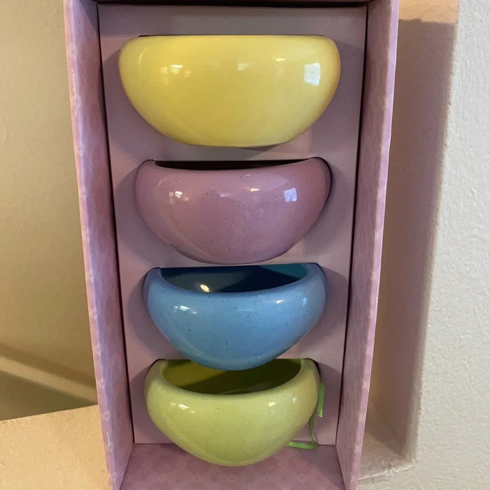 Williams Sonoma Easter Egg Bowl Set. 2002.NWT in Box.